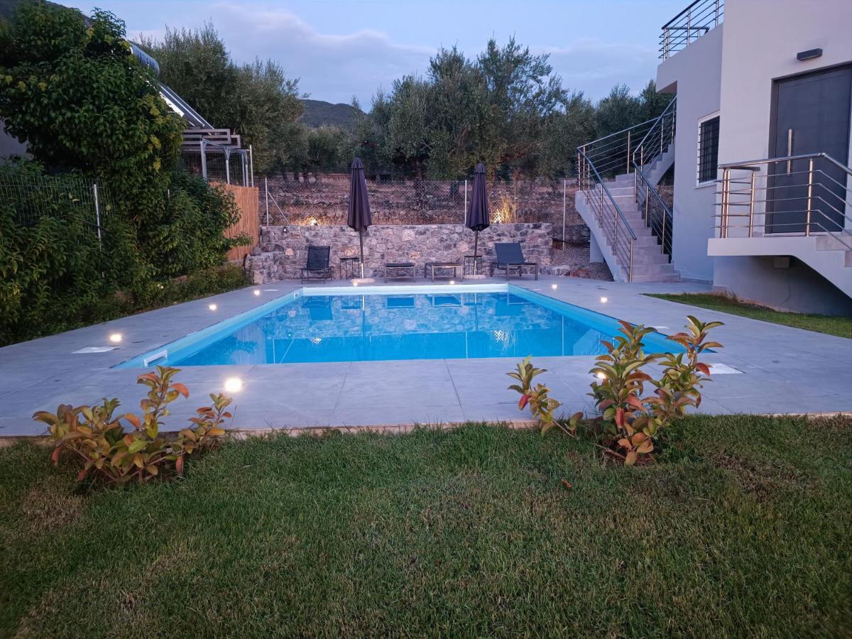 Evilenia Luxury Apartments Kalamata Eksteriør billede