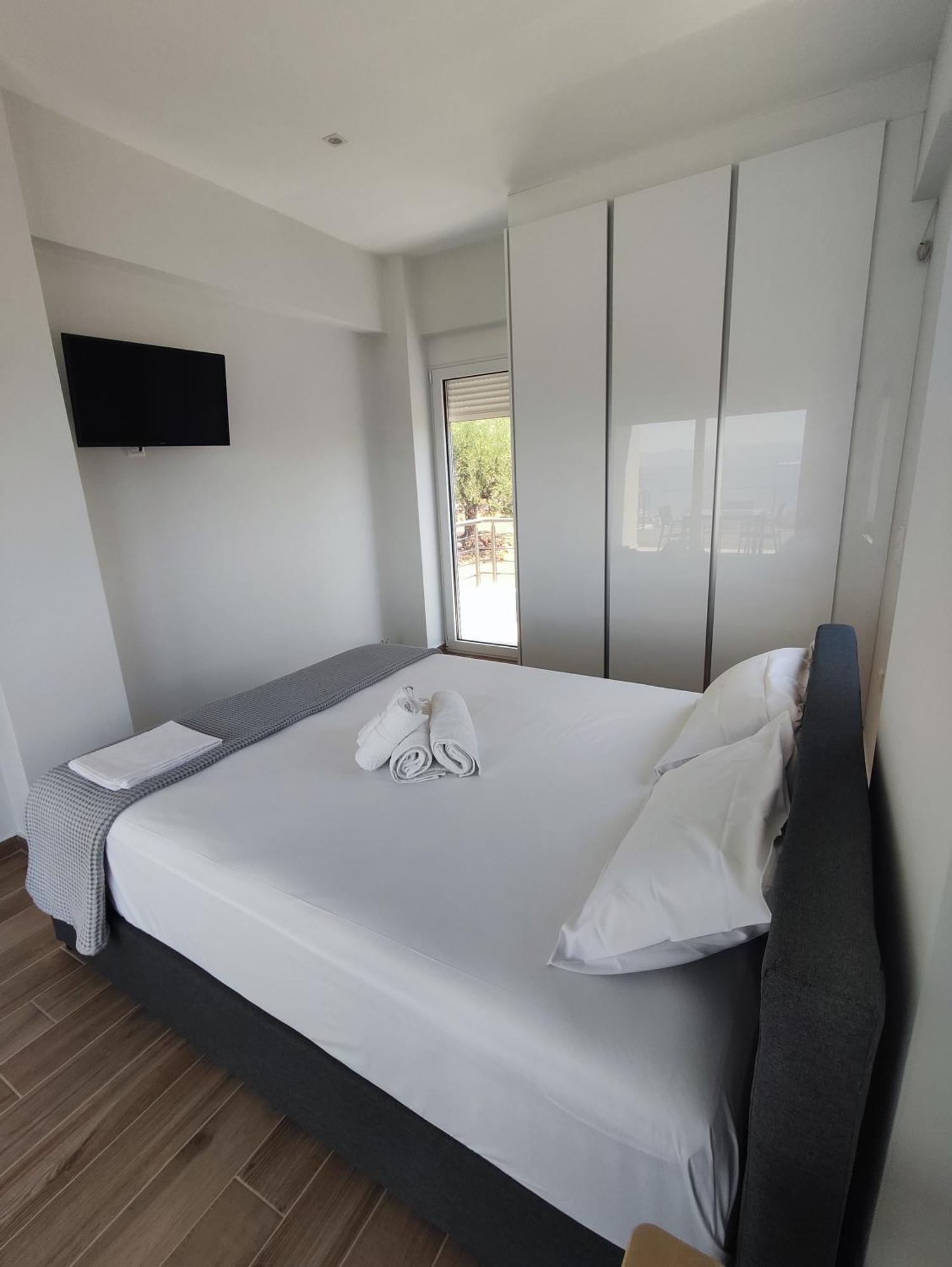 Evilenia Luxury Apartments Kalamata Eksteriør billede
